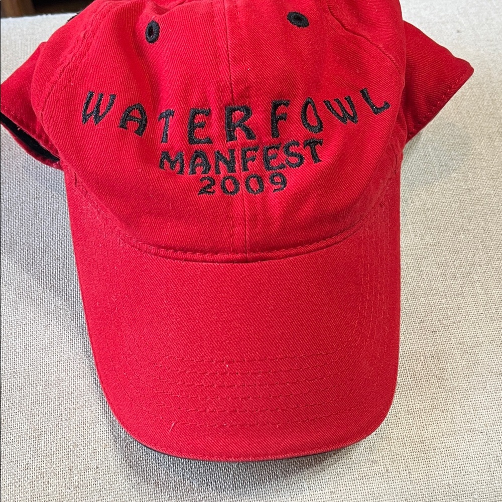 MEN HATS CAP Vintage Waterfowl Manfest 2009 red and black